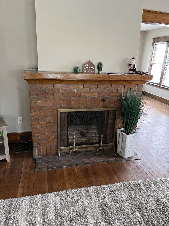 1301 Fulton St W in Grand Rapids, MI - Foto de edificio - Building Photo