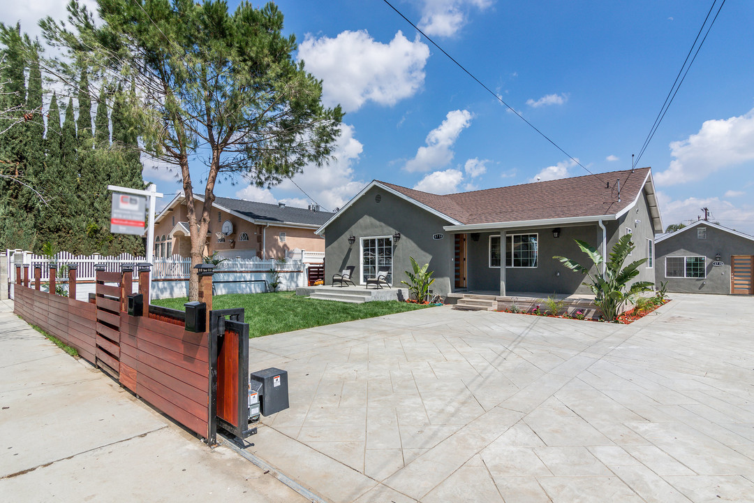 6718 Cedros in Van Nuys, CA - Building Photo