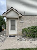 38589 Wellington Dr in Clinton Township, MI - Building Photo