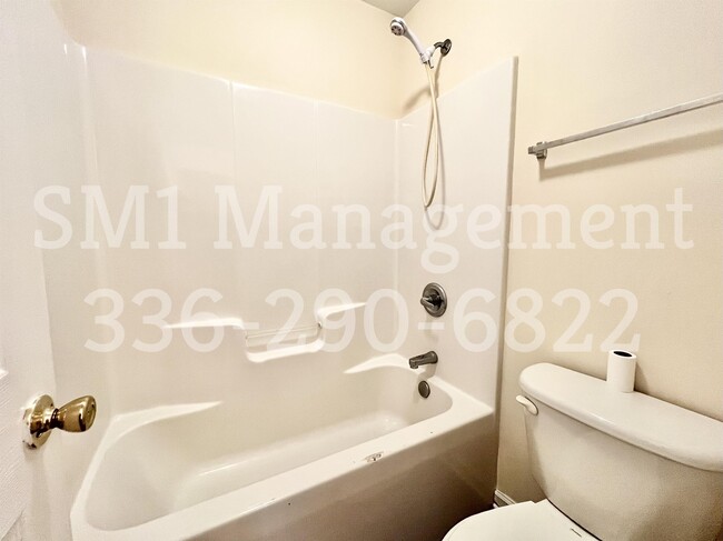 121 Thomas St in Archdale, NC - Foto de edificio - Building Photo