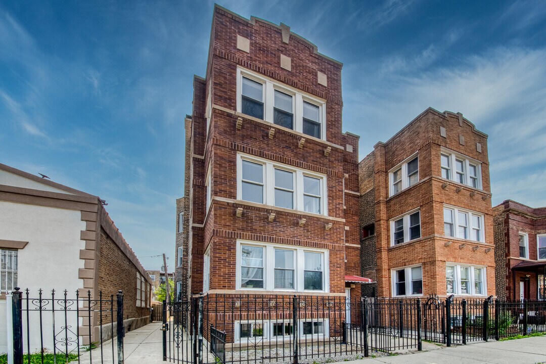 1043 N Christiana Ave in Chicago, IL - Building Photo