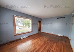 736 Sherman Ave in Waterloo, IA - Building Photo - Building Photo