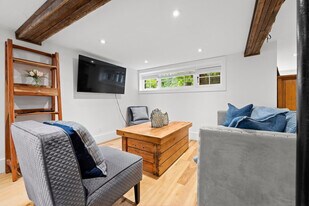 227 Green St in Burlington, ON - Building Photo