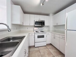 50 Menores Ave in Coral Gables, FL - Building Photo - Building Photo