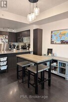 150 E Liberty St in Toronto, ON - Building Photo