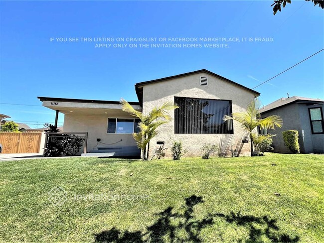 11148 S Wilton Pl in Los Angeles, CA - Building Photo - Building Photo