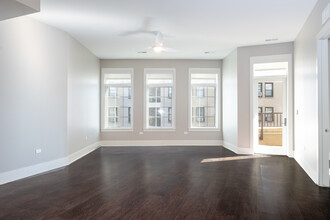 HIGHPOINT Lincoln Park on Clark in Chicago, IL - Building Photo - Interior Photo