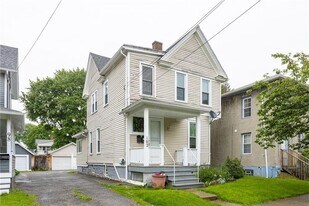 102 Gregory St in Rochester, NY - Building Photo
