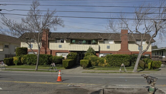 1175 Broadway in Alameda, CA - Building Photo - Building Photo