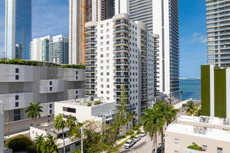 601 NE 23rd St in Miami, FL - Foto de edificio - Building Photo
