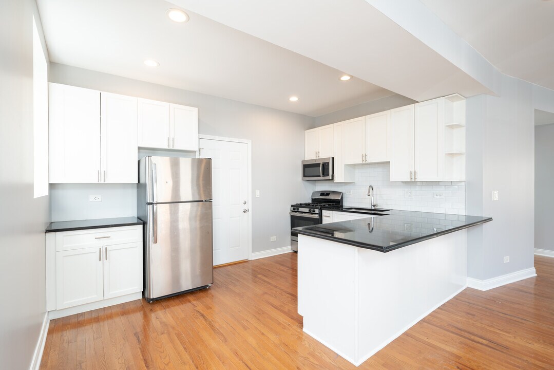 1145 W Lunt Ave in Chicago, IL - Building Photo