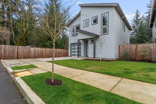 13828 SE Glenwood St in Portland, OR - Building Photo