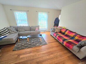 21 Bentay Dr in Harrison, NY - Building Photo - Building Photo