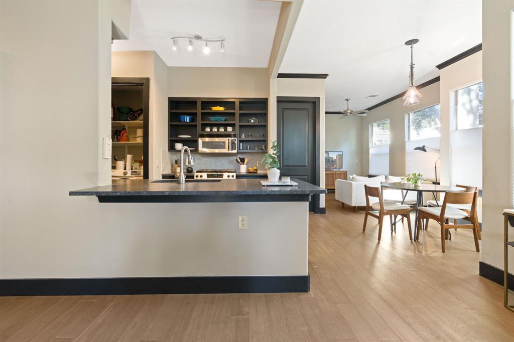 2216 Thornton Rd in Austin, TX - Building Photo