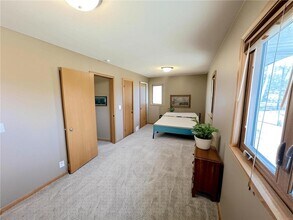 10809 Abbott Ave S in Minneapolis, MN - Building Photo - Building Photo