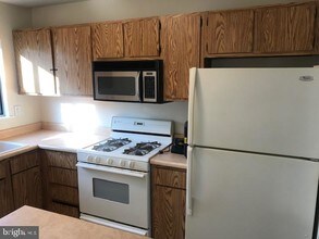 9238 Jamison Ave in Philadelphia, PA - Building Photo - Building Photo