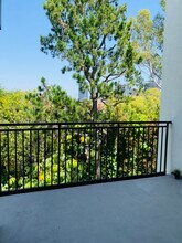 1340 S Beverly Glen Blvd, Unit 314 in Los Angeles, CA - Foto de edificio - Building Photo