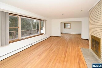 589 Barr Ct in River Vale, NJ - Building Photo - Building Photo