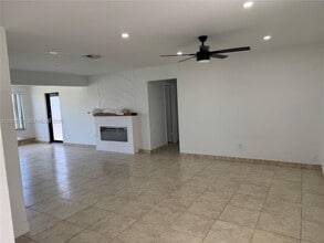 8721 NW 11th St in Pembroke Pines, FL - Building Photo - Building Photo
