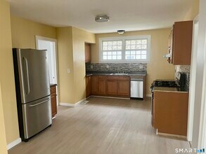 98 Columbia St in New Britain, CT - Building Photo - Building Photo