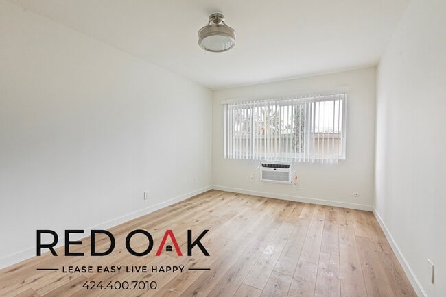 property at 410-414 Manhattan Pl