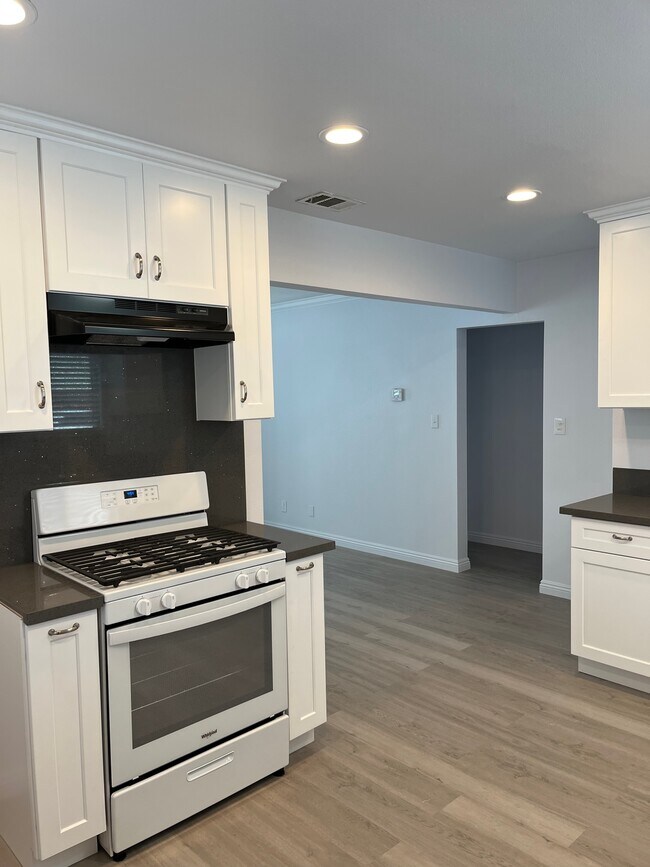 439 Riverdale Dr Apartments and Nearby Glendale Apartments For Rent