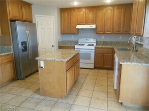5546 Spruce Hill Ct in Las Vegas, NV - Building Photo - Building Photo