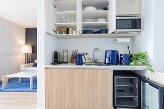 601 NE 1st Ave, Unit 2012 in Miami, FL - Building Photo - Building Photo