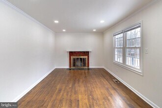 7885 Godolphin Dr in Springfield, VA - Building Photo - Building Photo