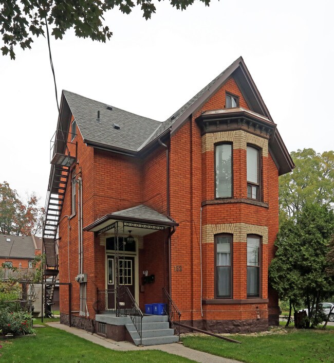 152 Wentworth St S in Hamilton, ON - Building Photo - Primary Photo