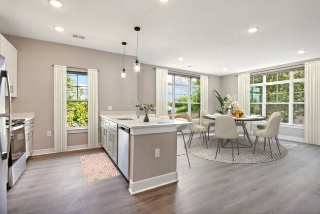 Regency @ Menlo Park Terrace in Metuchen, NJ - Building Photo - Building Photo