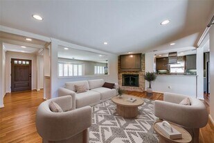 6815 Santa Maria Ln in Dallas, TX - Building Photo