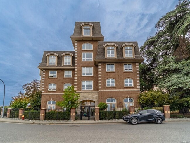 104 Esplanade in Nanaimo, BC - Building Photo - Building Photo