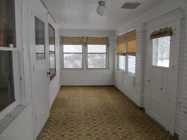 99 4th St in Wood Lake, MN - Building Photo - Building Photo