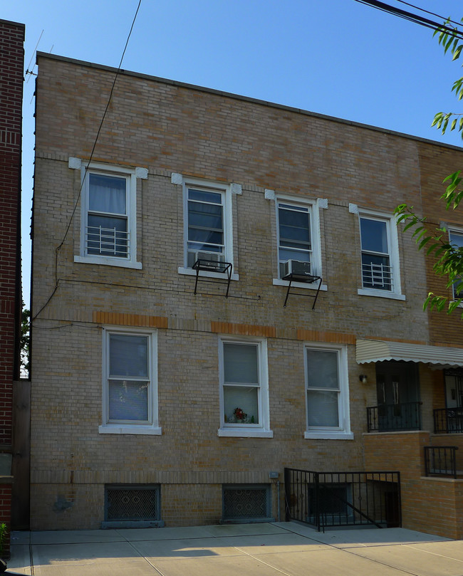 108-52 39th Ave in Corona, NY - Building Photo - Building Photo