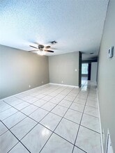1470 NW 93rd Ter in Coral Springs, FL - Foto de edificio - Building Photo