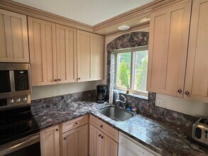 7 Clearwater Ln in East Hampton, CT - Building Photo - Building Photo