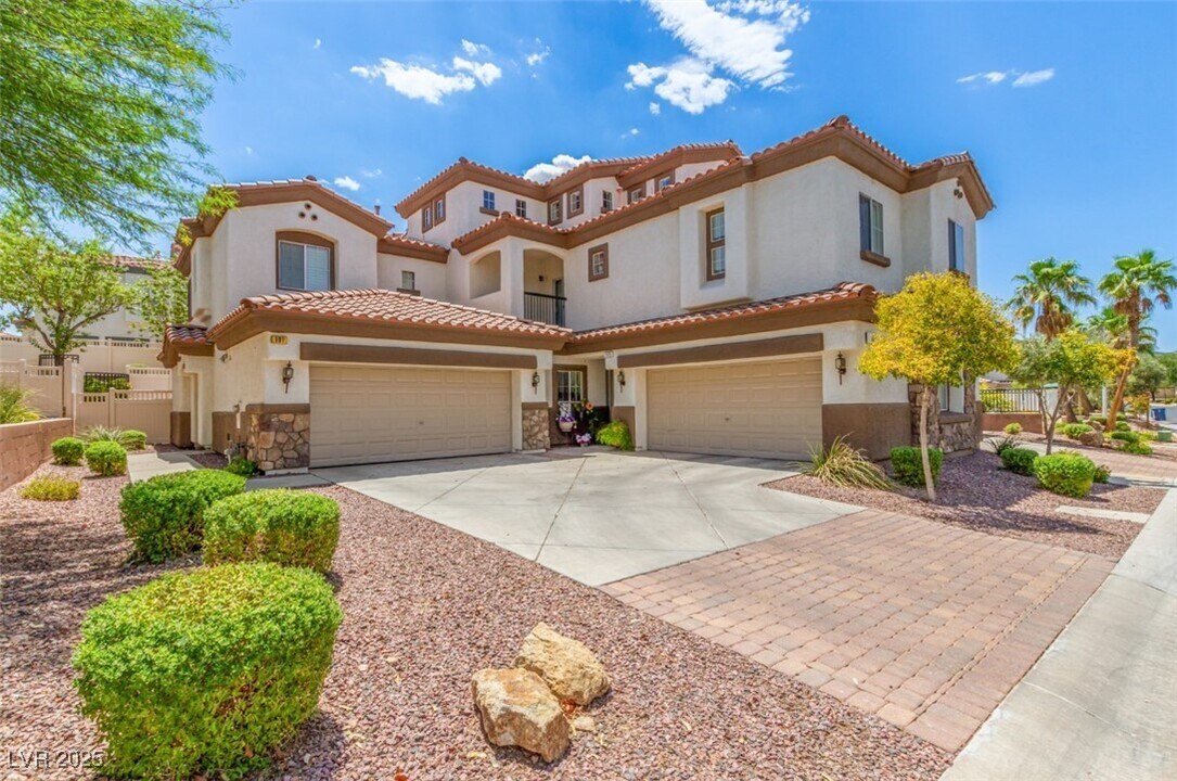 1092 Tuscan Sky Ln in Henderson, NV - Building Photo