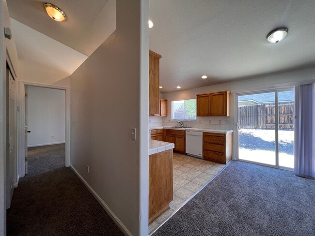 411 Wasatch Cir in Fernley, NV - Building Photo - Building Photo