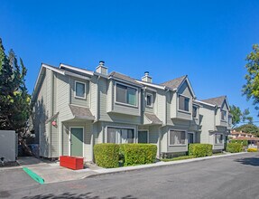 Sierra Vista Apartments in Mountain View, CA - Building Photo - Primary Photo