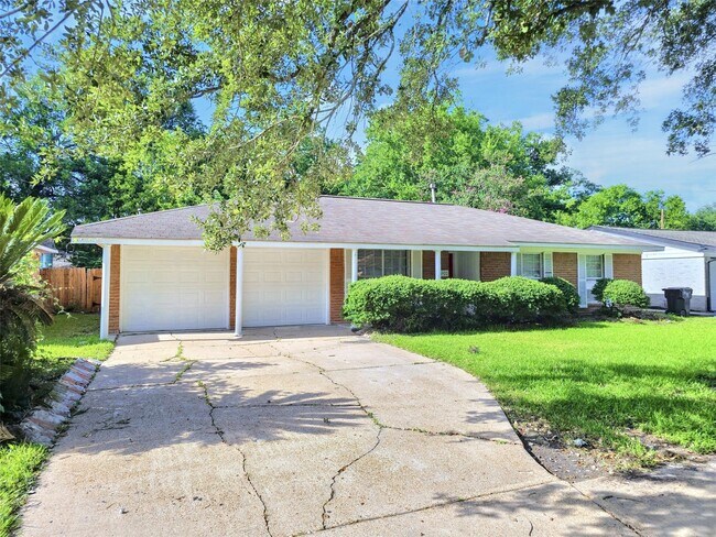 5922 Densmore Dr in Houston, TX - Building Photo - Building Photo