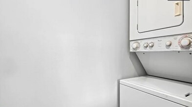 10055 Winding Lake Rd in Sunrise, FL - Building Photo - Building Photo