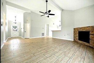 14403 Wandering Wood Dr in Houston, TX - Building Photo