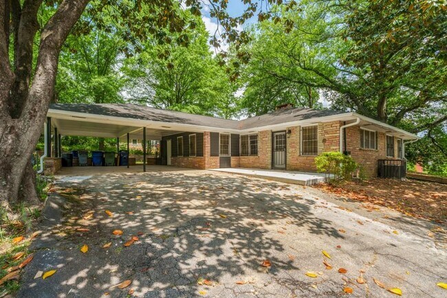 1930 Hollywood Rd in Atlanta, GA - Building Photo - Building Photo