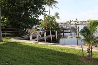 898 Buttonwood Dr in Fort Myers Beach, FL - Building Photo - Building Photo