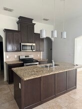 212 Sandhill Oak in Laredo, TX - Foto de edificio - Building Photo