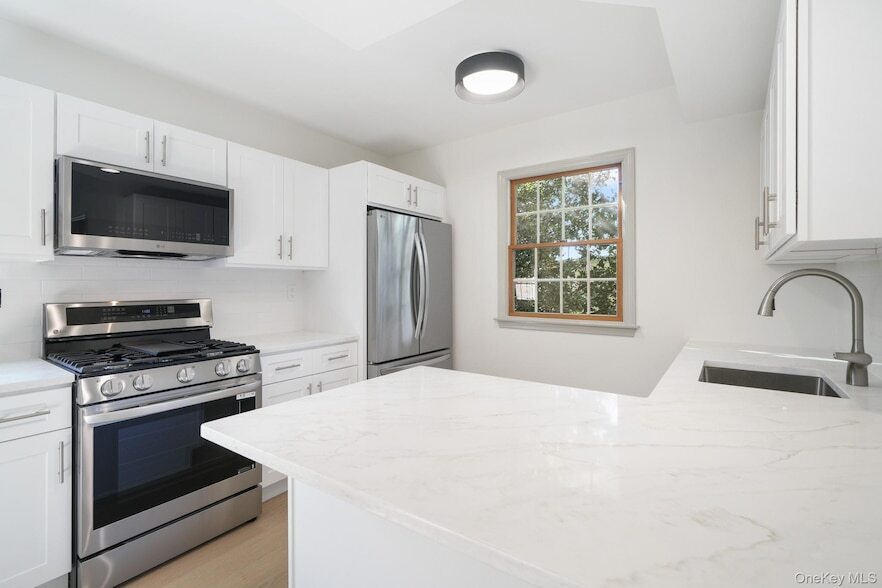 7 N Dearman St in Irvington, NY - Building Photo