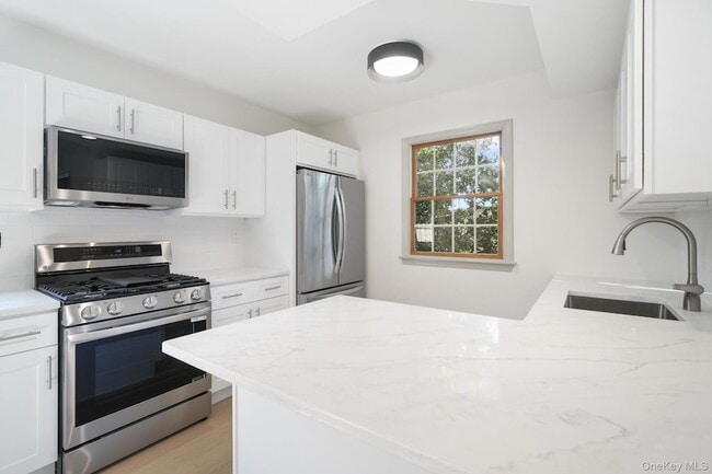 property at 7 N Dearman St