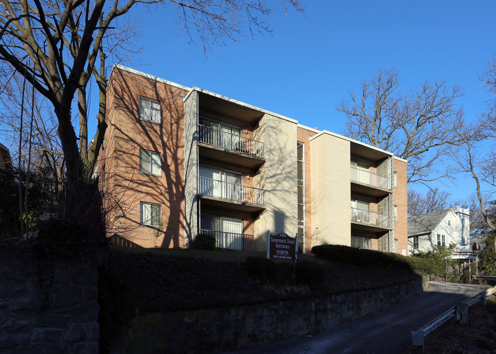 Seventeenth St Apartments in Washington, DC - Building Photo