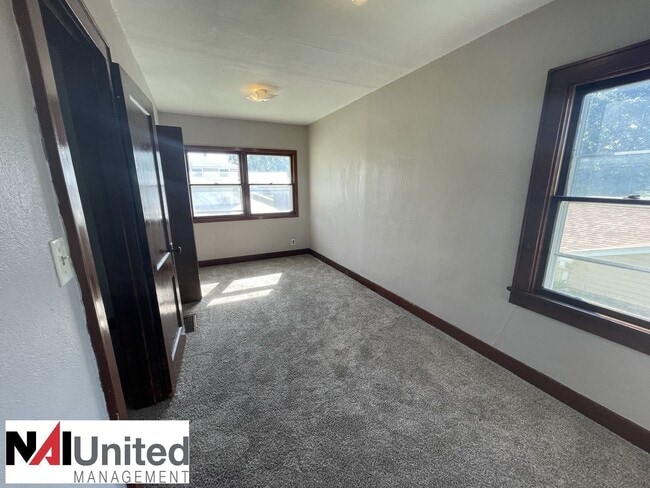 2935 S Cypress St in Sioux City, IA - Building Photo - Building Photo